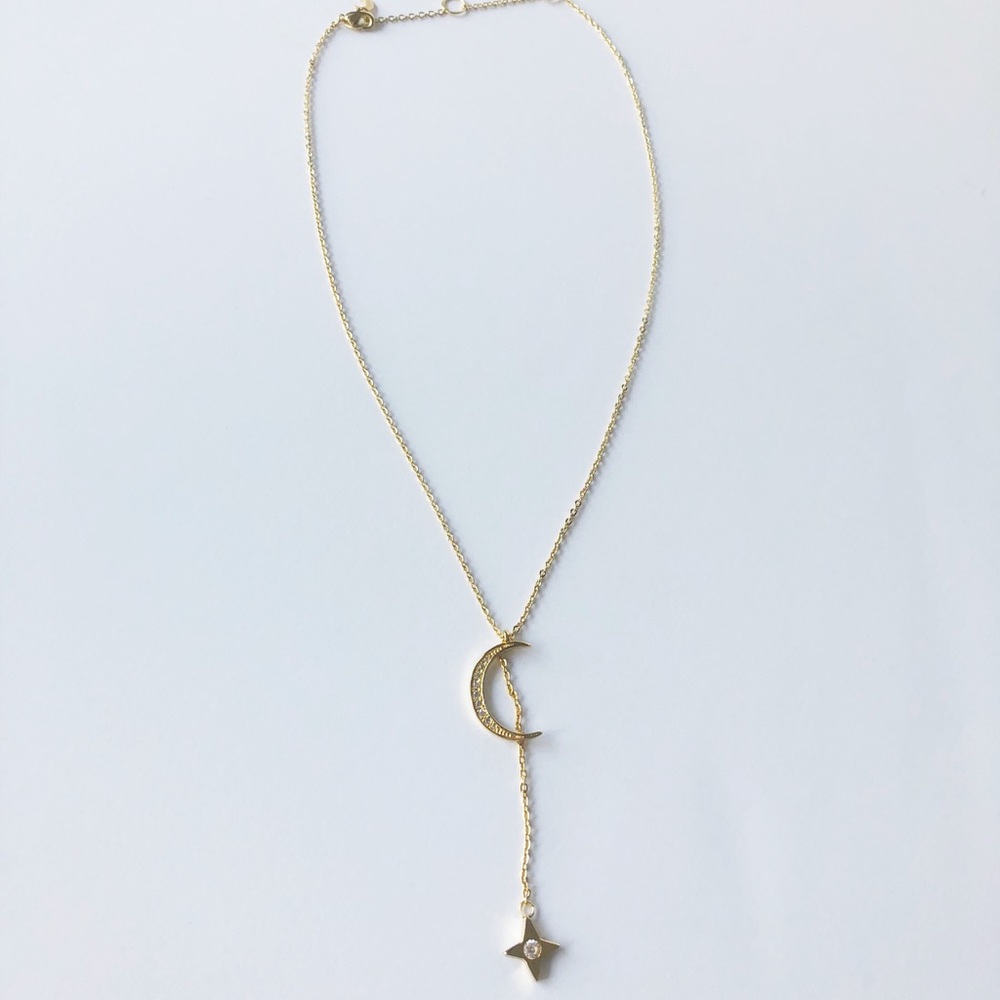 Lilli Claspe Rope the Moon Lariat